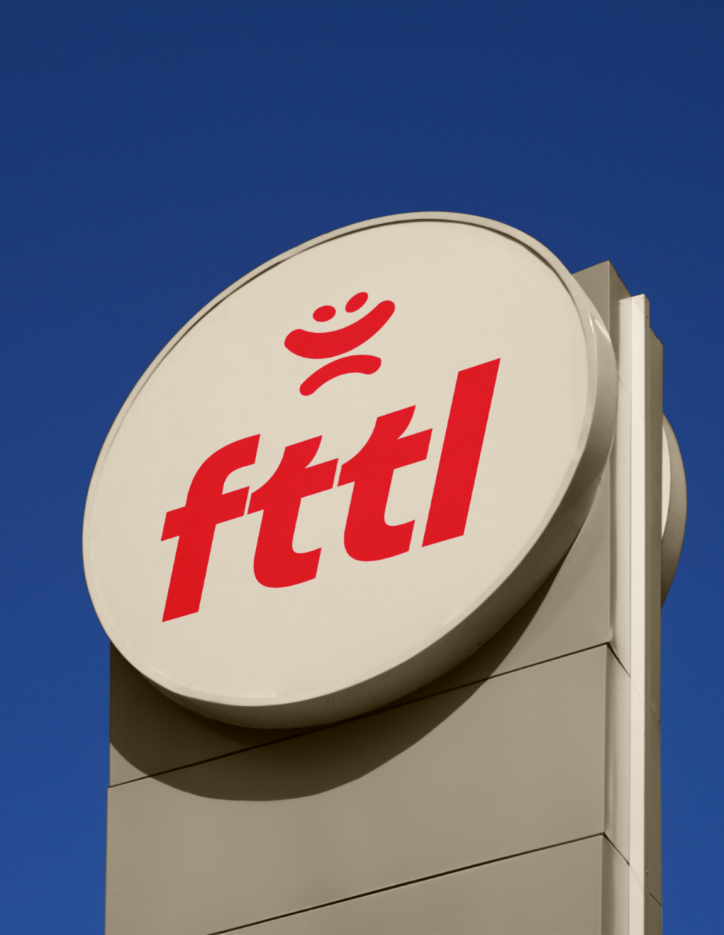 Free Circle Restaurant Sign Mockup